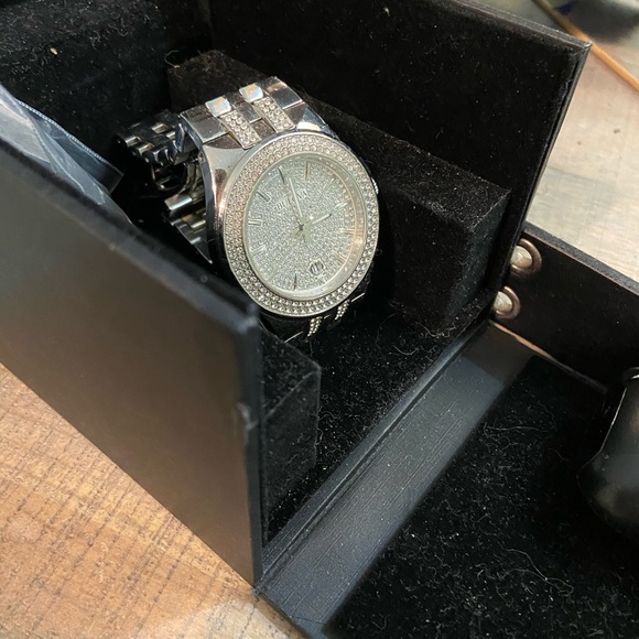 - Bulova Bustdown watch never sold - Picture 5 of 5